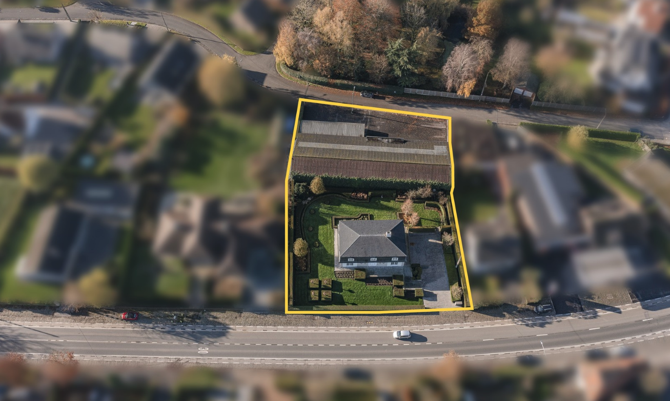 Villa met loods te koop in Tielt